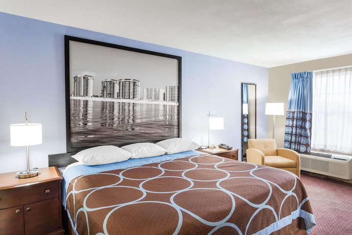 Imagen de la habitación del Hotel Super 8 By Wyndham Foley. Foto 8