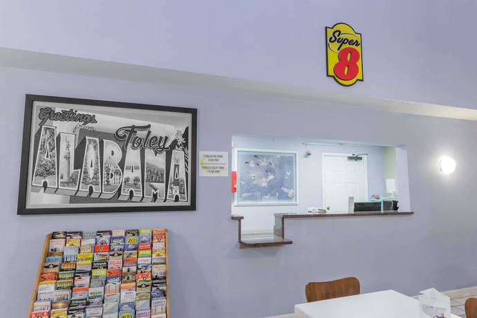 Imagen de los interiores del Hotel Super 8 By Wyndham Foley. Foto 18