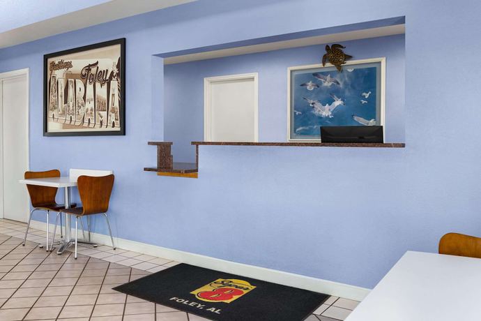 Imagen de los interiores del Hotel Super 8 By Wyndham Foley. Foto 20