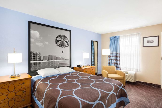 Imagen de la habitación del Hotel Super 8 By Wyndham Foley. Foto 12
