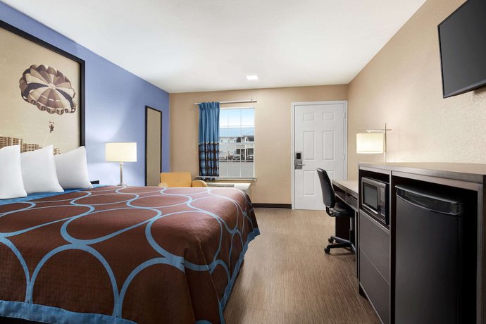 Imagen de la habitación del Hotel Super 8 By Wyndham Foley. Foto 15