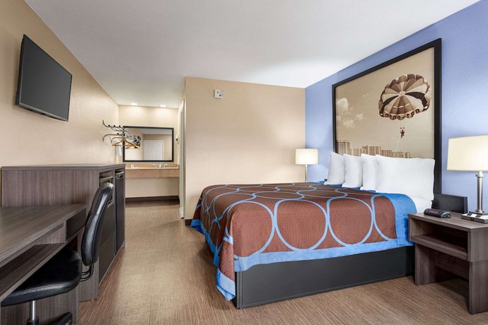 Imagen de la habitación del Hotel Super 8 By Wyndham Foley. Foto 16