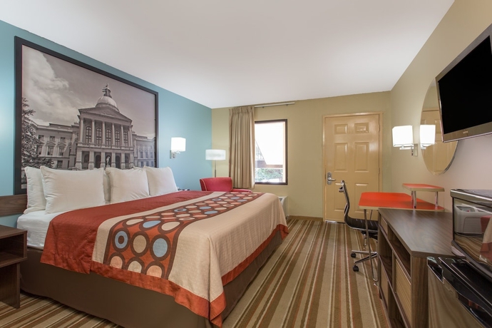 Imagen de la habitación del Hotel Super 8 By Wyndham Forest Park. Foto 3