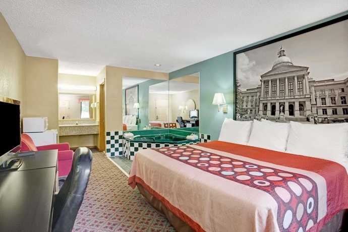 Imagen de la habitación del Hotel Super 8 By Wyndham Forest Park. Foto 8