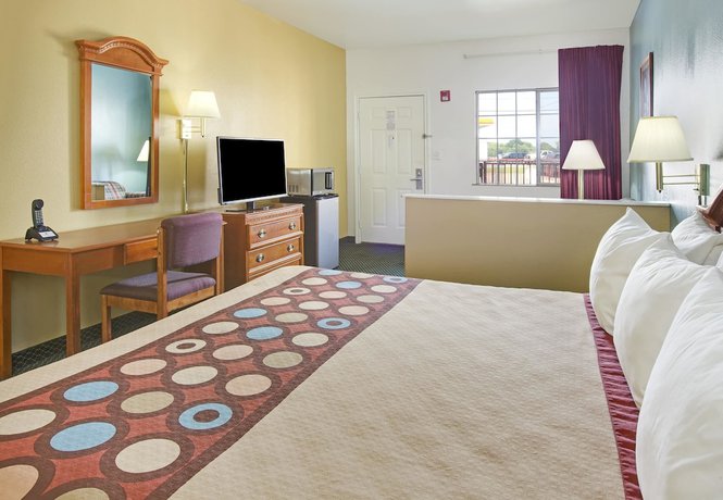 Imagen de la habitación del Hotel Super 8 By Wyndham Forney/east Dallas. Foto 12