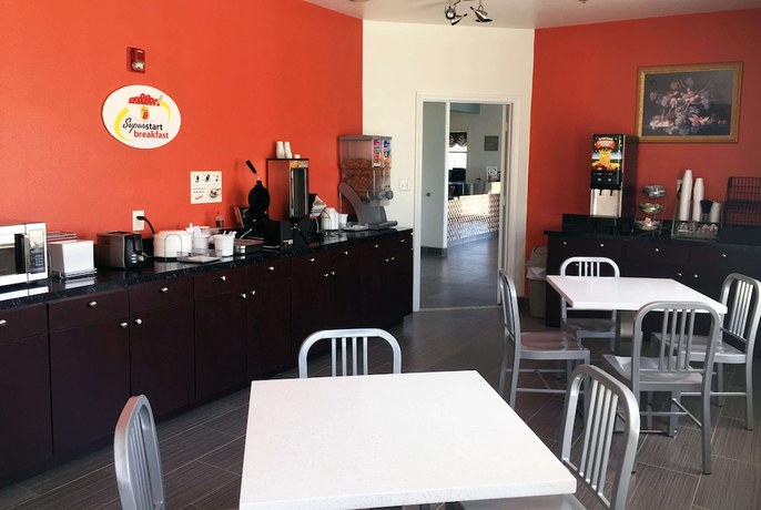 Imagen del bar/restaurante del Hotel Super 8 By Wyndham Forney/east Dallas. Foto 4