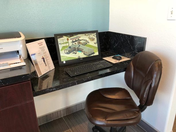 Imagen de los interiores del Hotel Super 8 By Wyndham Forney/east Dallas. Foto 18