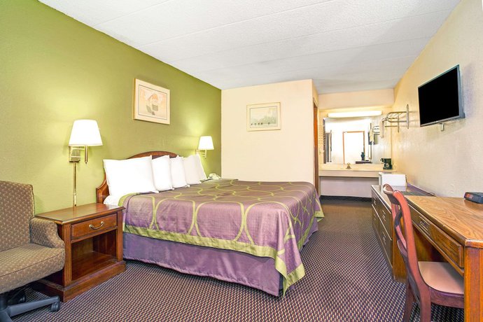 Imagen de la habitación del Hotel Super 8 By Wyndham Fort Mitchell Cincinnati Area. Foto 3