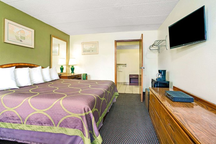 Imagen de la habitación del Hotel Super 8 By Wyndham Fort Mitchell Cincinnati Area. Foto 8