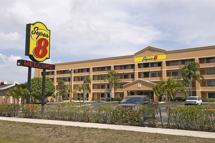 Imagen general del Hotel Super 8 By Wyndham Fort Myers. Foto 2