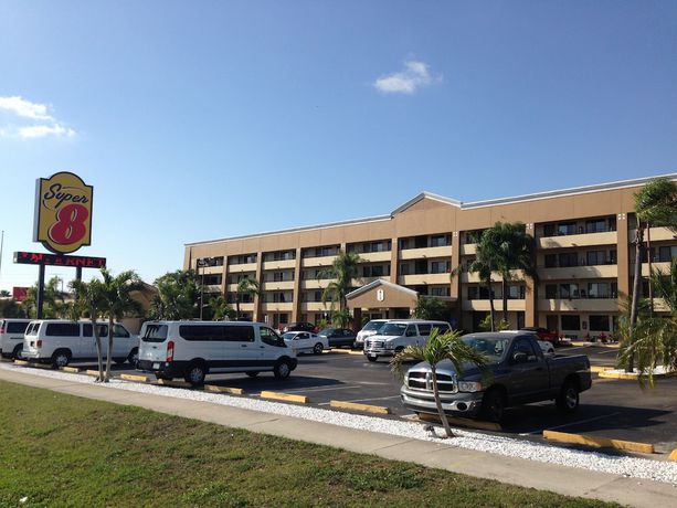 Imagen general del Hotel Super 8 By Wyndham Fort Myers. Foto 3