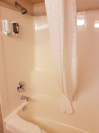 Imagen de la habitación del Hotel Super 8 By Wyndham Fort Nelson Bc. Foto 8