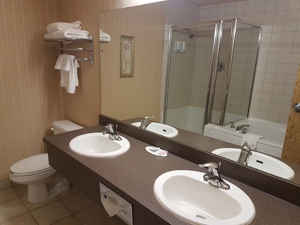 Imagen de la habitación del Hotel Super 8 By Wyndham Fort Nelson Bc. Foto 17