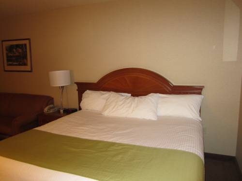 Imagen de la habitación del Hotel Super 8 By Wyndham Fort St. John Bc. Foto 10