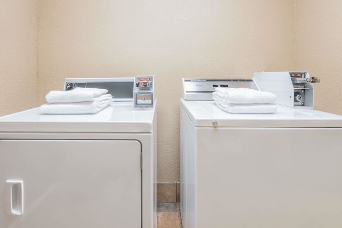 Imagen de los interiores del Hotel Super 8 By Wyndham Fort Worth North. Foto 11