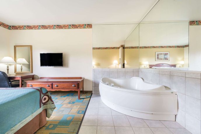 Imagen de la habitación del Hotel Super 8 By Wyndham Fort Worth Stockyards. Foto 5