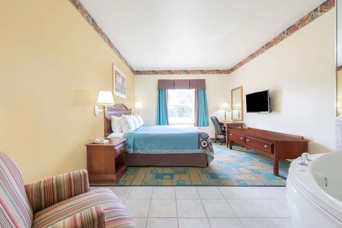 Imagen de la habitación del Hotel Super 8 By Wyndham Fort Worth Stockyards. Foto 8