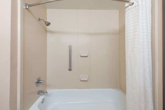 Imagen de la habitación del Hotel Super 8 By Wyndham Fort Worth Stockyards. Foto 11