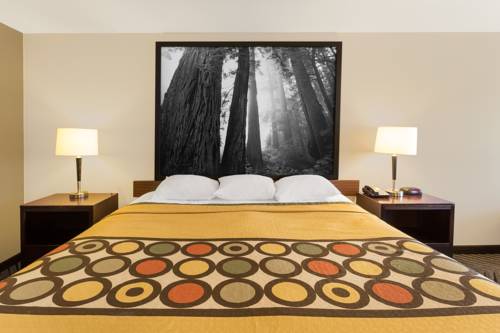Imagen de la habitación del Hotel Super 8 By Wyndham Fortuna. Foto 3