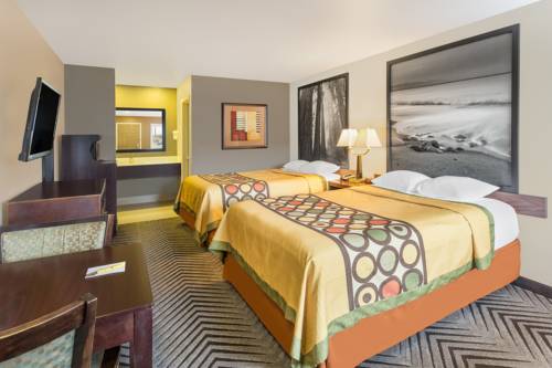 Imagen de la habitación del Hotel Super 8 By Wyndham Fortuna. Foto 6