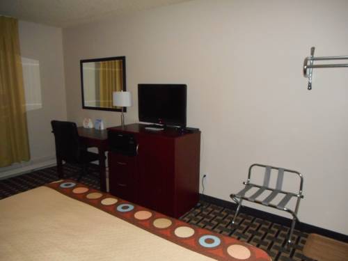 Imagen de la habitación del Hotel Super 8 By Wyndham Fox Creek. Foto 3
