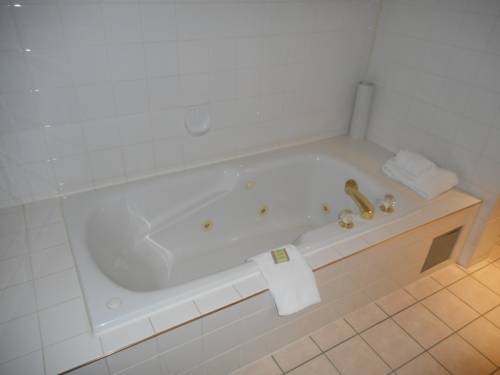 Imagen de la habitación del Hotel Super 8 By Wyndham Fox Creek. Foto 6