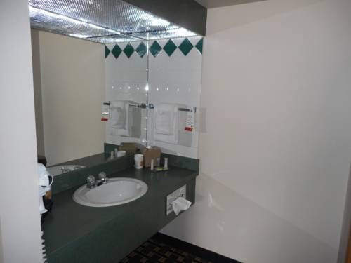 Imagen de la habitación del Hotel Super 8 By Wyndham Fox Creek. Foto 10