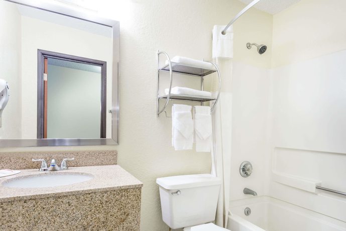 Imagen de la habitación del Hotel Super 8 By Wyndham Franklin/middletown Area. Foto 13