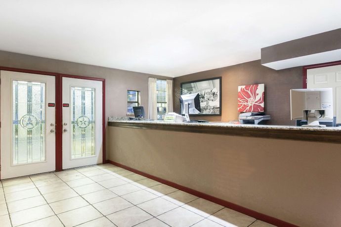 Imagen de los interiores del Hotel Super 8 By Wyndham Fredericksburg. Foto 15