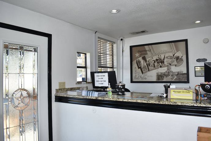 Imagen de los interiores del Hotel Super 8 By Wyndham Fredericksburg. Foto 17