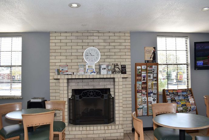 Imagen de los interiores del Hotel Super 8 By Wyndham Fredericksburg. Foto 18