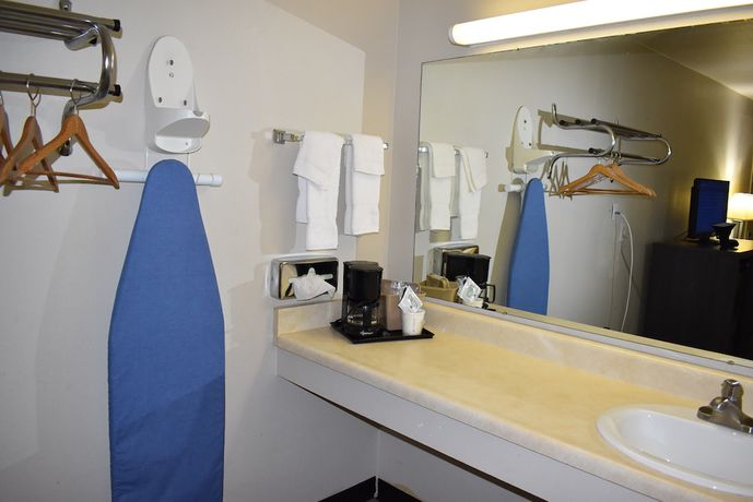 Imagen de la habitación del Hotel Super 8 By Wyndham Fredericksburg. Foto 8