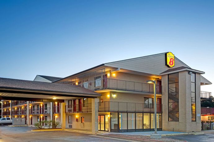Imagen general del Hotel Super 8 By Wyndham Fredericksburg, Fredericksburg. Foto 1