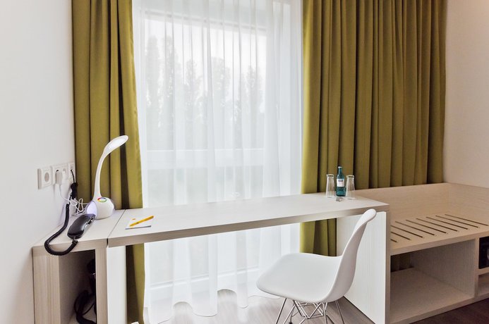 Imagen de la habitación del Hotel Super 8 By Wyndham Freiburg. Foto 6