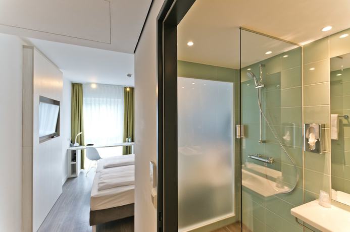 Imagen de la habitación del Hotel Super 8 By Wyndham Freiburg. Foto 7