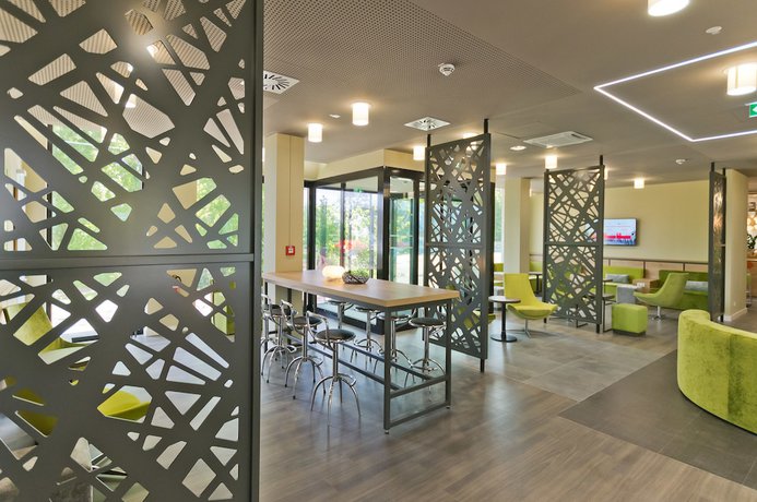 Imagen de los interiores del Hotel Super 8 By Wyndham Freiburg. Foto 16