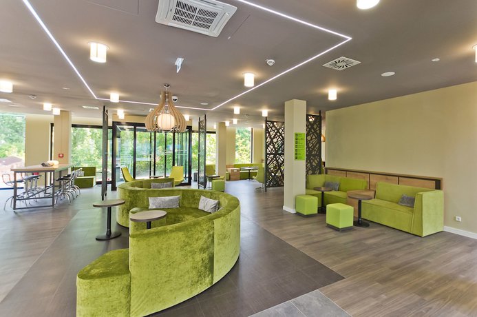 Imagen de los interiores del Hotel Super 8 By Wyndham Freiburg. Foto 20