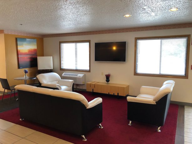 Imagen de los interiores del Hotel Super 8 By Wyndham Front Royal. Foto 19