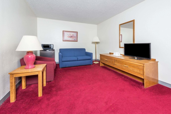 Imagen de la habitación del Hotel Super 8 By Wyndham Front Royal. Foto 13