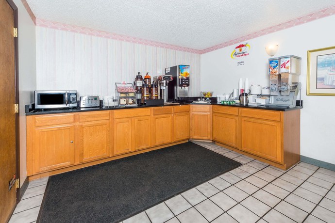 Imagen de los interiores del Hotel Super 8 By Wyndham Front Royal. Foto 20
