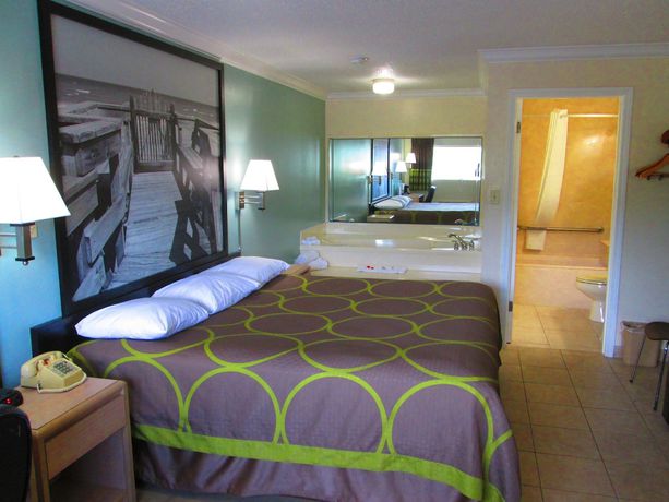 Imagen de la habitación del Hotel Super 8 By Wyndham Ft Walton Beach. Foto 2