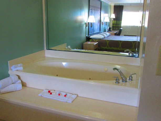 Imagen de la habitación del Hotel Super 8 By Wyndham Ft Walton Beach. Foto 6