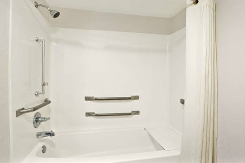 Imagen de la habitación del Hotel Super 8 By Wyndham Gainesville. Foto 8