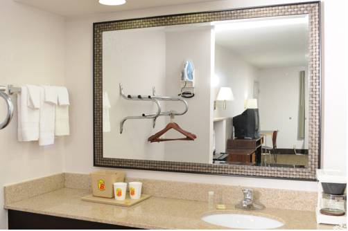 Imagen de la habitación del Hotel Super 8 By Wyndham Gainesville. Foto 13