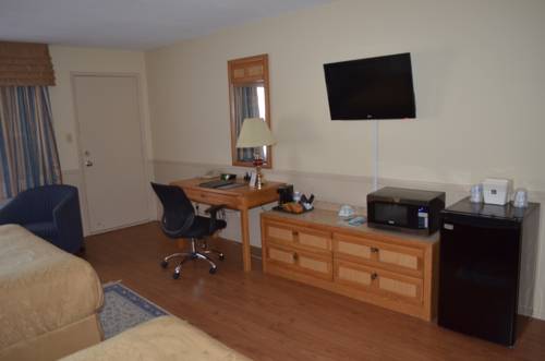 Imagen de la habitación del Hotel Super 8 By Wyndham Gananoque/country Squire Resort. Foto 4