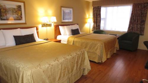 Imagen de la habitación del Hotel Super 8 By Wyndham Gananoque/country Squire Resort. Foto 10