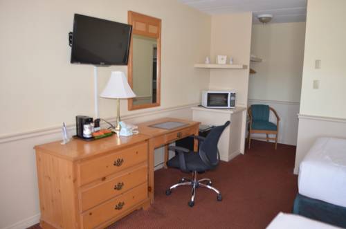 Imagen de la habitación del Hotel Super 8 By Wyndham Gananoque/country Squire Resort. Foto 15