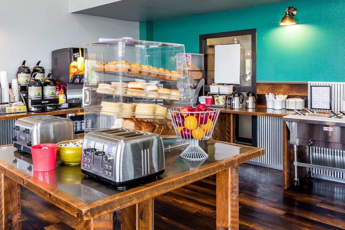 Imagen del bar/restaurante del Hotel Super 8 By Wyndham Gardiner/yellowstone Park Area. Foto 6