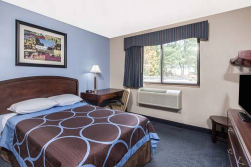 Imagen de la habitación del Hotel Super 8 By Wyndham Gardner. Foto 3