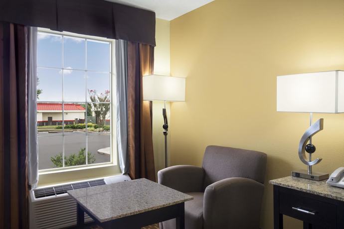 Imagen de la habitación del Hotel Super 8 By Wyndham Garner/clayton/raleigh. Foto 12
